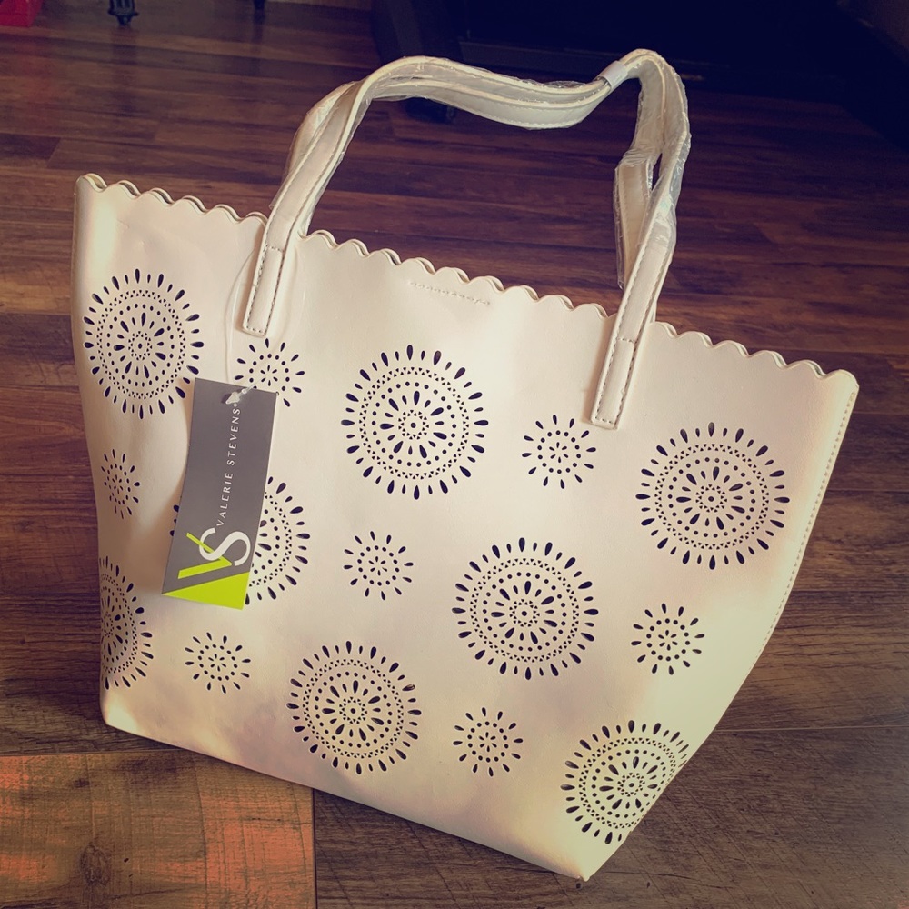 NEW & Beautiful scalloped edge tote